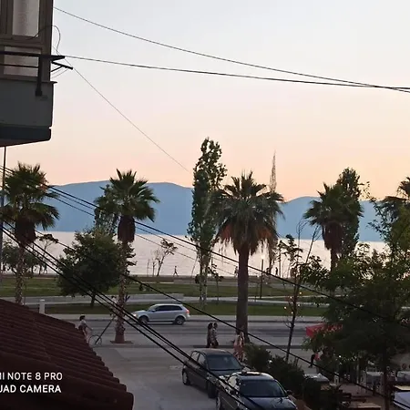 Vivi La Tua Vacanza Con L'Appartamento 2 Di Ervin! Enjoy Your Holiday With Ervin'S Apartment 2! Vlore Exterior photo