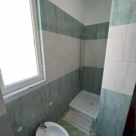 Vivi La Tua Vacanza Con L'Appartamento 2 Di Ervin! Enjoy Your Holiday With Ervin'S Apartment 2! Vlore Exterior photo
