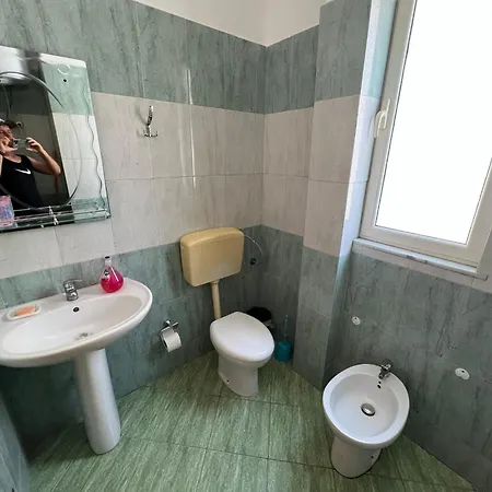 Vivi La Tua Vacanza Con L'Appartamento 2 Di Ervin! Enjoy Your Holiday With Ervin'S Apartment 2! Vlore Exterior photo