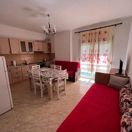Vivi La Tua Vacanza Con L'Appartamento 2 Di Ervin! Enjoy Your Holiday With Ervin'S Apartment 2! Vlore Exterior photo